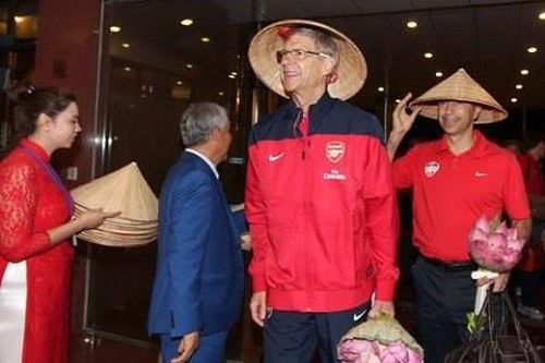 HLV Arsene Wenger dẫn đội hình sang Việt Nam đá giao hữu