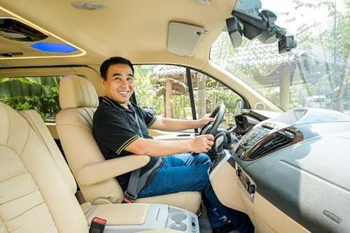 Khám phá định nghĩa chuyến xe hạnh phúc của MC Quyền Linh