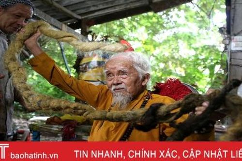 Reuters nói về cụ ông người Việt sở hữu mái tóc dài 5m