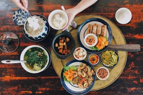 Chị em hay mắc sai lầm nghiêm trọng này khi ăn cơm khiến cân nặng tăng nhanh, càng nhịn ăn càng béo