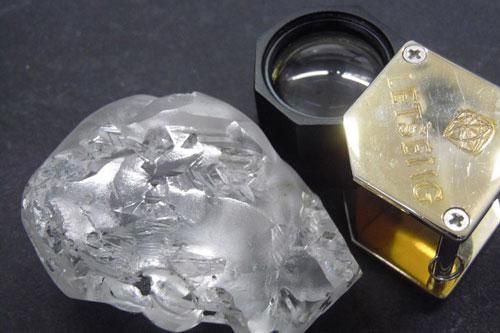 Thợ mỏ đào được viên kim cương 442 carat trị giá 18 triệu USD