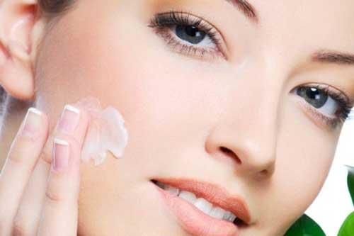 Se khít lỗ chân lông hiệu quả ngay tức thì với cà chua