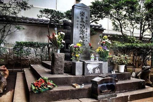 Thực hư lời nguyền 'mạo phạm là chết' của ngôi mộ ngàn năm tuổi ở Tokyo