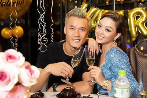 Nàng mẫu Tây lần đầu khoe loạt ảnh tình tứ bên Bùi Tiến Dũng