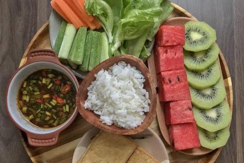 Cô gái khoe loạt mâm cơm chay ngon miệng, chưa đến 100k/bữa