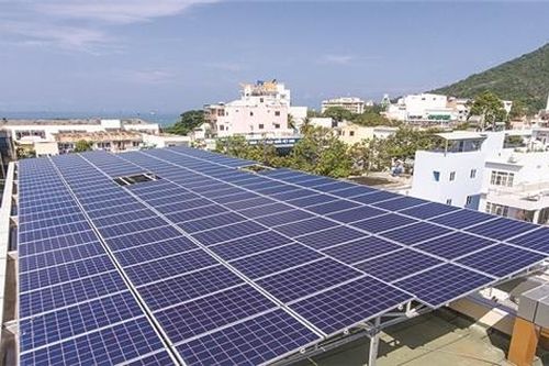 Điện mặt trời mái nhà phát triển 'nóng', hàng trăm dự án tắc lối ra