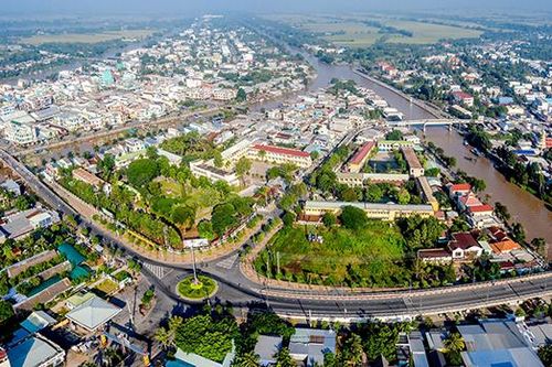 Xây dựng hệ thống chính trị vững mạnh thúc đẩy nâng cao đời sống vật chất và tinh thần người dân