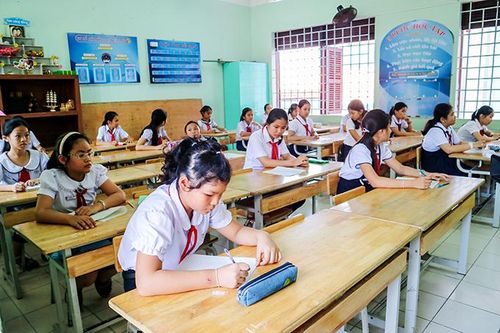 Tránh lạm thu trong trường học