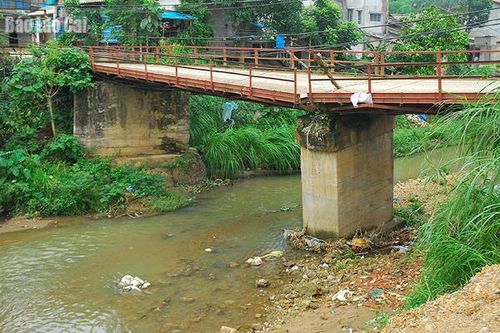 Từ 15/8 - 31/12 cấm các loại phương tiện và người đi bộ lưu thông trên cầu Bảo Hà
