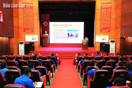Chia sẻ kinh nghiệm xây dựng nông thôn mới với đoàn viên, thanh niên Mường Khương