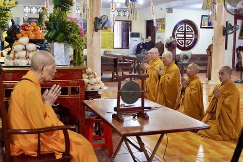 Chư tôn đức BTS GHPGVN TP.Hà Nội đảnh lễ Đức Pháp chủ