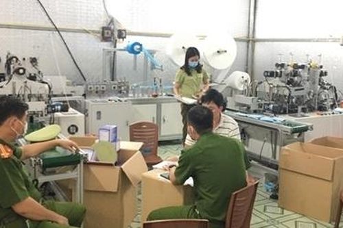 Phát hiện hộ gia đình tự sản xuất khẩu trang y tế đem bán