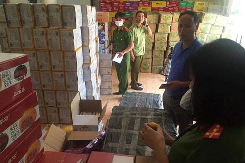 Phát hiện 10 tấn bánh, trà sữa không nguồn gốc chuẩn bị ra thị trường