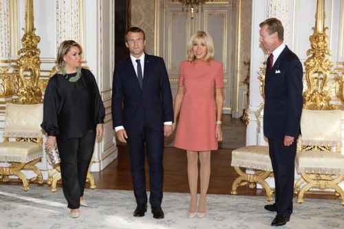 Đệ nhất phu nhân tổng thống Pháp Macron diện trang phục chuẩn