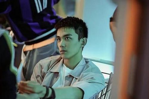 Bị nhà đài tẩy chay trong các hoạt động tuyên truyền mới, tương lai Ngô Lỗi sẽ ra sao?