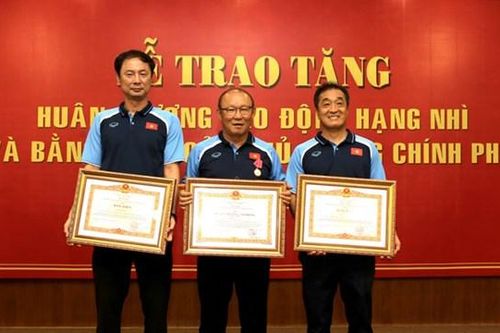 HLV Park Hang Seo đón nhận Huân chương Lao động hạng Nhì