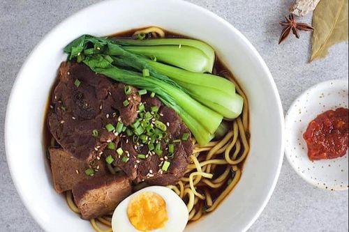 Mì bò hầm và loạt món ngon ở TP.HCM