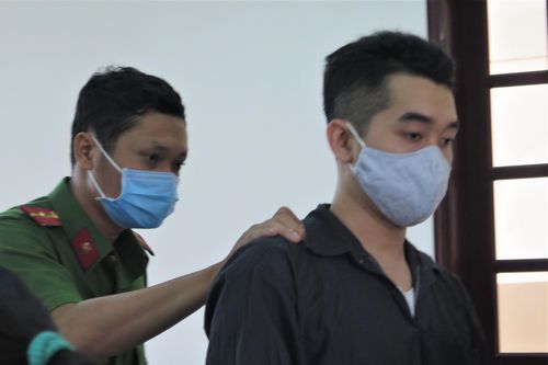 Lĩnh 42 tháng tù vì quan hệ với bé gái
