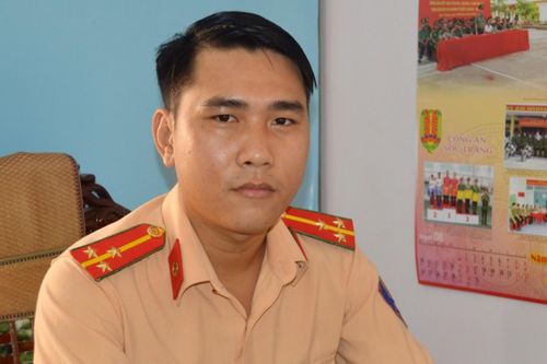 Thượng úy công an cứu cụ bà bị đuối nước