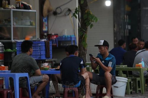 Hà Nội: Vẫn còn nhiều quán nhậu và người dân bất chấp quy định giãn cách