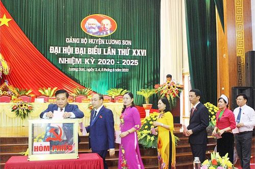 Tinh giản biên chế gắn với chuẩn bị nhân sự cấp ủy