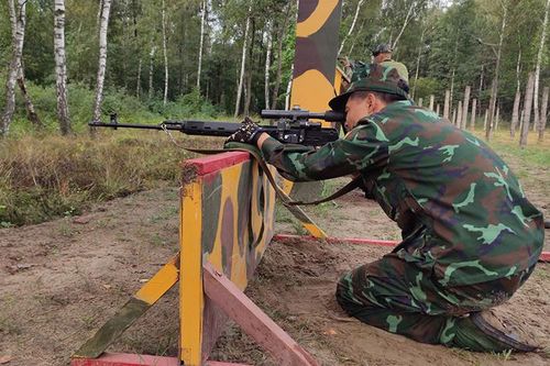 Các đội tuyển Quân đội nhân dân Việt Nam nỗ lực thi đấu trong mưa lạnh