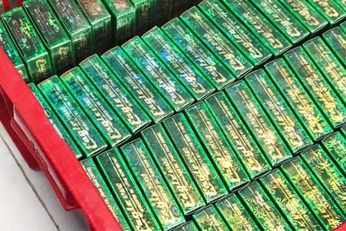 Phát hiện cơ sở sản xuất dầu gió giả với số lượng lớn tại Long An
