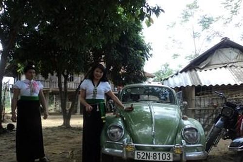 Người phụ nữ duy nhất ở miền núi phía Bắc Việt Nam chơi xe Volkswagen cổ