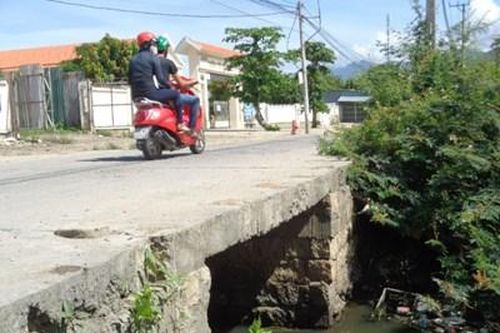 Cây cầu nguy hiểm ở Nha Trang