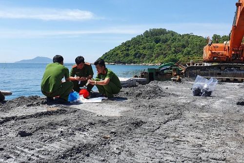 Xử lý nghiêm hành vi đổ chất thải trái phép xuống biển