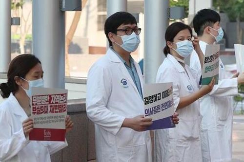 Tổng thống Hàn Quốc chỉ thị xử lý nghiêm cuộc đình công của các bác sĩ