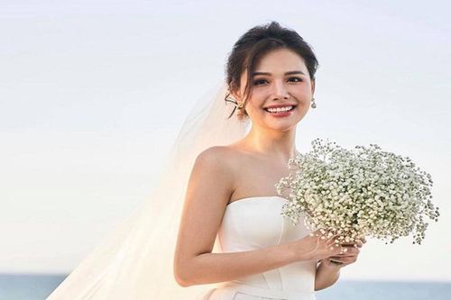 Phanh Lee khoe ảnh diện váy cô dâu xinh ngất ngây