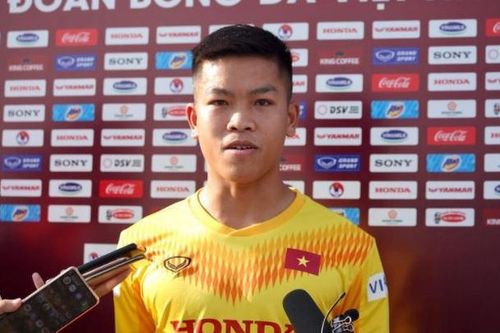 Tiền vệ U22 Hữu Thắng 'mơ' đá cặp với Quả bóng vàng Hùng Dũng