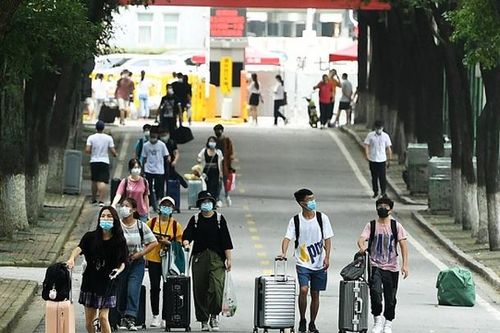 Trung Quốc: Mọi khu vực trừ Tân Cương mở cửa trường học vào mùa thu