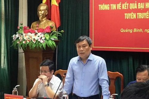 Bí thư Quảng Bình nói về việc chi 2,2 tỷ đồng mua cặp tặng đại biểu