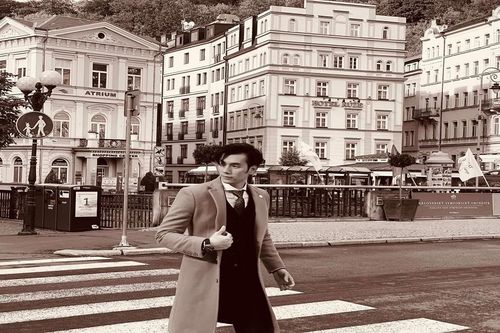 Nhan Phúc Vinh và những lần diện vest cực kỳ lịch lãm, sang trọng