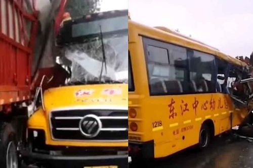 Trung Quốc: Xe buýt tông xe tải, học sinh mẫu giáo la hét thất thanh