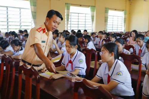 Hơn 300 học sinh tiểu học, mầm non tại Cần Thơ được tuyên truyền Luật Giao thông đường bộ
