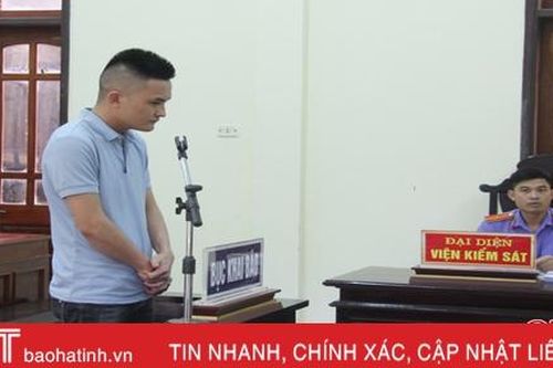 15 tháng tù cho kẻ hất CSGT lên nắp ca-pô bỏ chạy