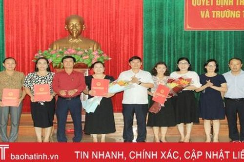 Nghi Xuân công bố các quyết định thành lập trường học sau sáp nhập xã