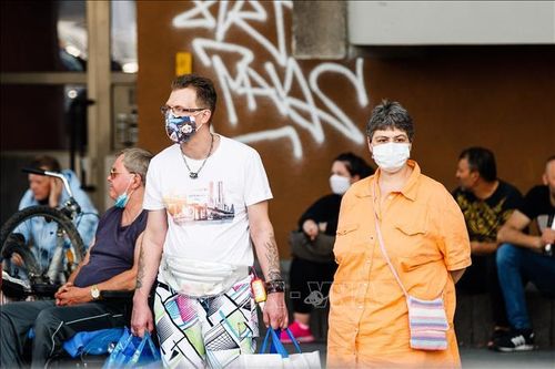 Cấm biểu tình phản đối biện pháp kiềm chế dịch tại TP Berlin, Đức