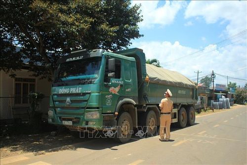 Tăng cường kiểm tra, xử lý vi phạm xe quá khổ, quá tải