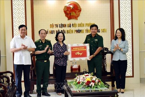 Trưởng ban Dân vận Trung ương Trương Thị Mai thăm và làm việc với lực lượng biên phòng tại Lạng Sơn
