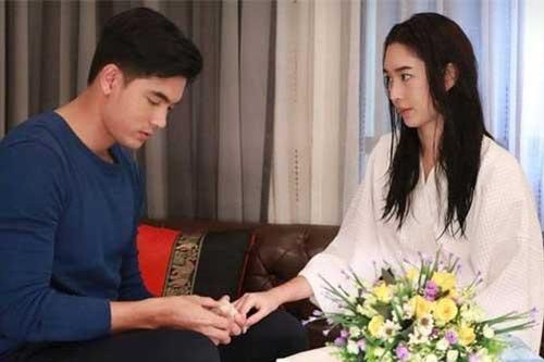 Sau 1 tháng ly hôn, chồng cũ đề nghị tái hôn vì biết vợ cũ có thai nhưng chiếc lọ hoa trên bàn thay cho câu trả lời khiến anh ta 'câm nín'