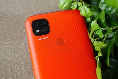 Cận cảnh smartphone pin 5.000 mAh, 3 camera sau, giá 2,49 triệu ở Việt Nam