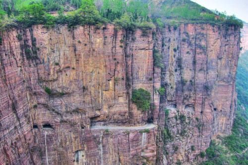 Tám con đường kỳ lạ và độc đáo nhất thế giới