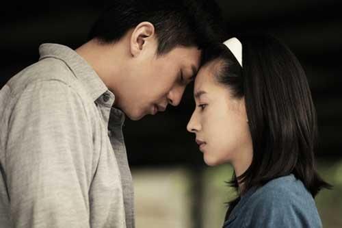 Nửa đêm vợ về đến nhà, chồng mỉm cười chào đón nhưng cô lại chìa ra một bó hoa hướng dương rồi kiên quyết ly hôn khiến anh ân hận tột cùng