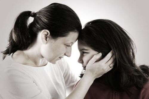Mẹ chồng cũ liên tục mách tội, kể xấu cháu gái tuổi teen