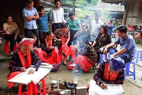 Giám sát việc bảo tồn, phát triển văn hóa các dân tộc tại huyện Mường Chà