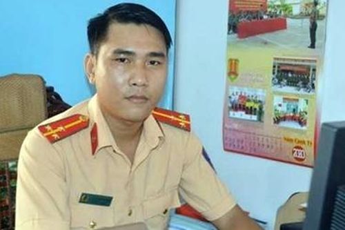 Thượng úy CSGT cứu cụ bà bị đuối nước